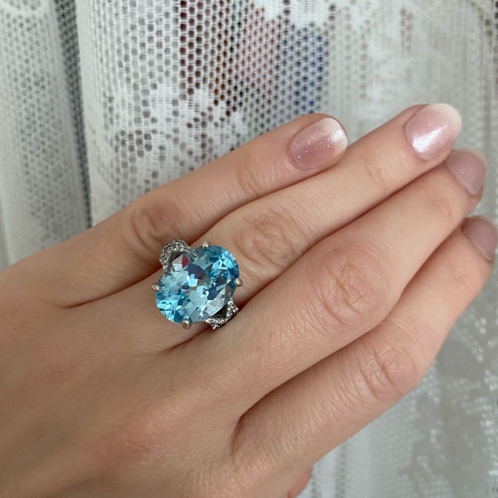 Topaz sterling silver cocktail ring. Genuine topaz